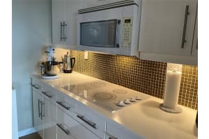 3200 NE 36th St 806, Fort Lauderdale, FL 33308 Sold 01/29/25