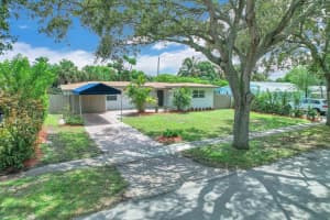 1040 SW 50th Ave, Plantation, FL 33317 Sold 01/27/25