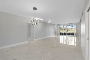 3970 Oaks Clubhouse Dr 103, Pompano Beach, FL 33069 Sold 03/21/25