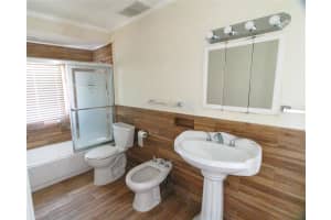5456 NE 4th Ave, Oakland Park, FL 33334 Sold 12/20/24