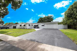 5300 SW 3rd St, Plantation, FL 33317 Sold 12/27/24