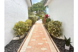 1301 N Riverside Dr 4, Pompano Beach, FL 33062 Sold 05/09/25