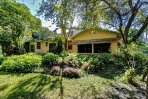 4800 SW 61st Ave, Davie, FL 33314 Sold 02/06/25