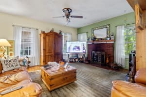 4800 SW 61st Ave, Davie, FL 33314 Sold 02/06/25