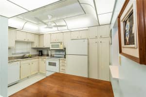 9611 Hollybrook Lake Drive, Pembroke Pines, FL 33025 - MLS#F10473234