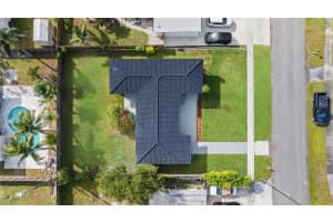5050 SW 10th St, Plantation, FL 33317 Sold 03/27/25