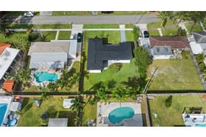5050 SW 10th St, Plantation, FL 33317 Sold 03/27/25