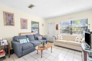 571 NE 61st St, Oakland Park, FL 33334 Sold 08/29/25