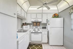 9430 Poinciana Pl 112, Davie, FL 33324 Sold 04/03/25