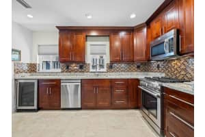 617 SW 12th Ct, Fort Lauderdale, FL 33315 - MLS#F10473899
