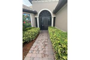 317 SE Huntington Cir, Port Saint Lucie, FL 34984 Sold 05/16/25