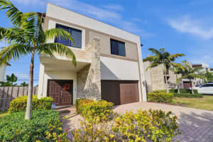 21000 NE 2nd Ct, Miami, FL 33179 Sold 02/07/25