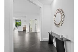 20 Isle Of Venice Dr 201, Fort Lauderdale, FL 33301 Sold 04/16/25