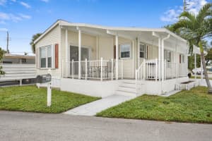 8580 SW 16th St, Davie, FL 33324 Sold 02/27/25