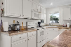 8580 SW 16th St, Davie, FL 33324 Sold 02/27/25