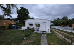 3621 SW 48th Ave, Hollywood, FL 33023 Sold 12/16/24