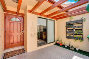 9820 NW 15th Ct 9820, Pembroke Pines, FL 33024 Sold 01/13/25