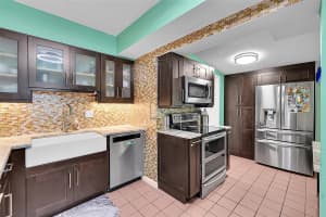 264 NE 44th Ct, Deerfield Beach, FL 33064 Sold 03/21/25