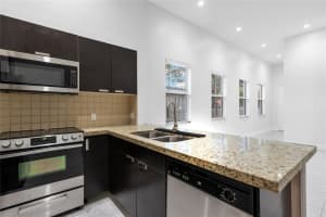 316 SW 16th St, Fort Lauderdale, FL 33315 - MLS#F10474989