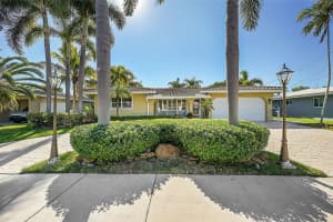 240 SE 3rd St, Pompano Beach, FL 33060 Sold 04/21/25