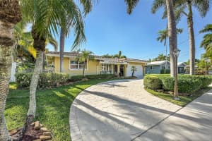 240 SE 3rd St, Pompano Beach, FL 33060 Sold 04/21/25