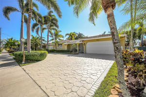 240 SE 3rd St, Pompano Beach, FL 33060 Sold 04/21/25