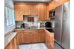2180 Lake Osborne Drive 11, Lake Worth Beach, FL 33461 Sold 03/14/25