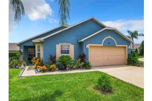 204 W Fox Loop, Davenport