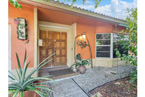 940 SW 69th Ave, Plantation, FL 33317 Sold 05/20/25