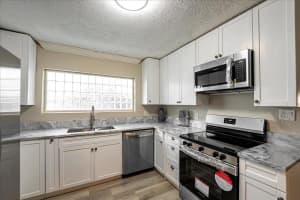 304 Granada St, Fort Pierce, FL 34949 Sold 04/30/25