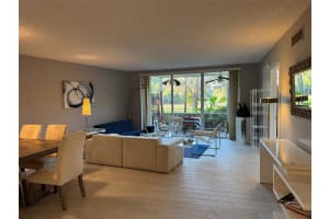 545 Oaks Ln 105, Pompano Beach, FL 33069 - MLS#F10475893