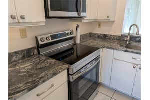 3200 NW 46th St 207, Oakland Park, FL 33309 Sold 01/28/25