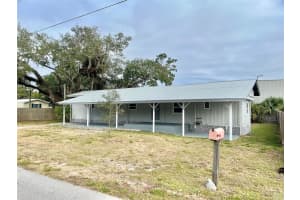 1065 Riverview Dr, Moore Haven, FL 33471 Sold 03/28/25