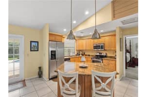 527 10th Ave, Vero Beach, FL 32962 Sold 03/21/25