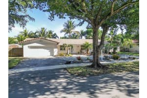 860 SW 69th Ter, Plantation, FL 33317 Sold 05/28/25