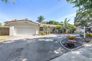 860 SW 69th Ter, Plantation, FL 33317 Sold 05/28/25