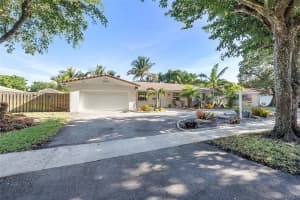 860 SW 69th Ter, Plantation, FL 33317 Sold 05/28/25