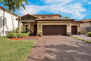 633 SE 35th Ter, Homestead, FL 33033 Sold 03/14/25