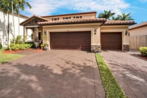 633 SE 35th Ter, Homestead, FL 33033 Sold 03/14/25