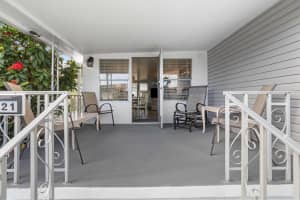 8621 SW 19th St, Davie, FL 33324 Sold 03/31/25