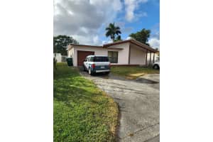 3828 E Lake Ter, Miramar, FL 33023 - MLS#F10477075
