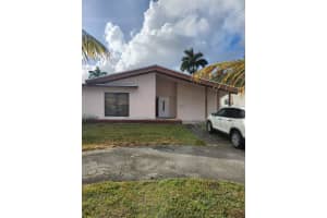 3828 E Lake Ter, Miramar, FL 33023 - MLS#F10477075