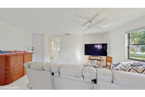 2113 NE 11th Ave 2113, Wilton Manors, FL 33305 - MLS#F10477280