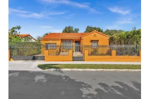 2347 Sw 18th St, Miami