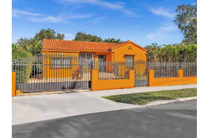 2347 SW 18th St, Miami, FL 33145 - MLS#F10477338