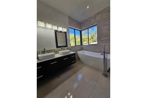 551 SW 101st Ter, Plantation, FL 33324 Sold 04/25/25