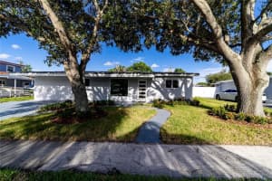 131 72nd Way, Hollywood, FL 33024 - MLS#F10477536