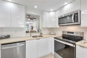 1025 SE 2nd Ave 103, Dania Beach, FL 33004 Sold 04/24/25