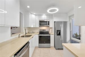 1025 SE 2nd Ave 103, Dania Beach, FL 33004 Sold 04/24/25