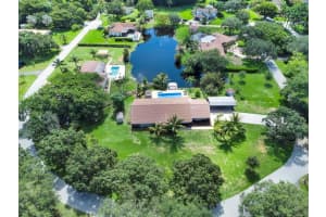 10820 SW 40th St, Davie, FL 33328 Sold 01/14/25